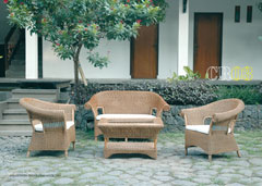 Poltrona in midollino anticato