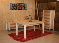 tavolo in legno con aperture laterali