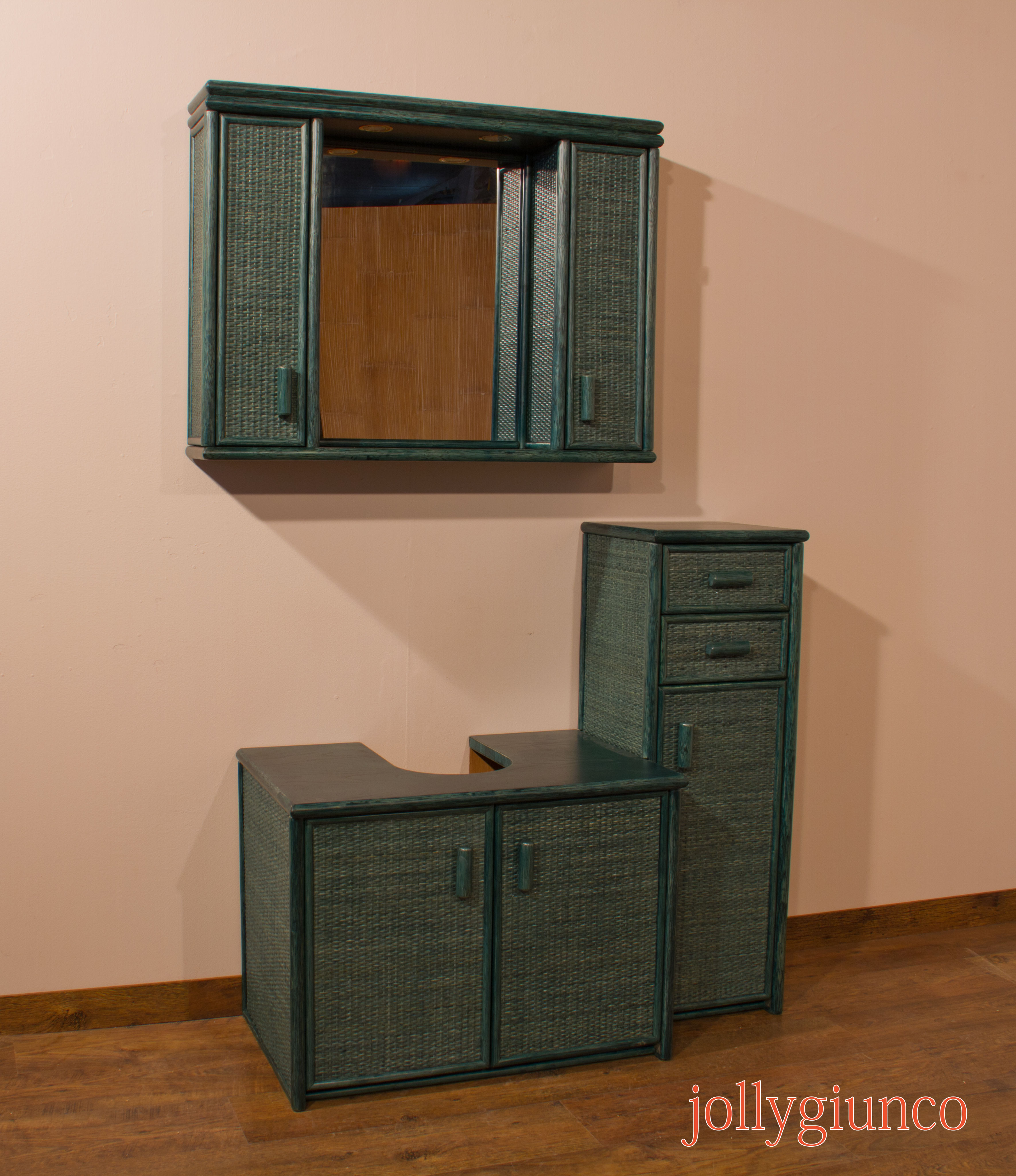 Produzione mobili bagno in rattan,midollino,giunco.