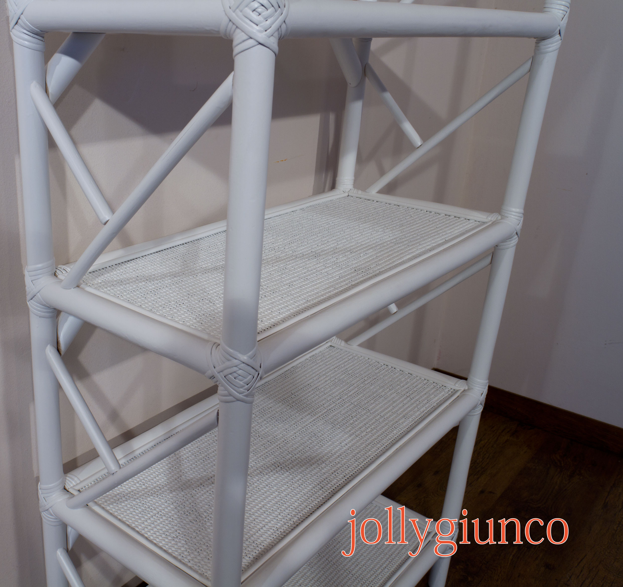 Produzione di scaffali in rattan, midollino, giunco. Divano letto angolare 250x200