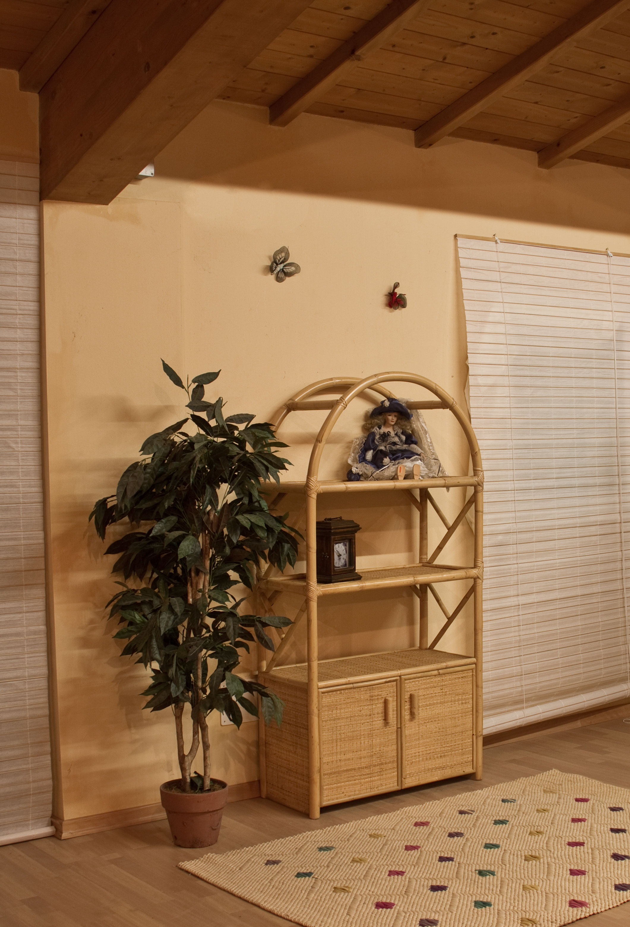 Produzione di scaffali in rattan, midollino, giunco. Divano letto angolare 250x200