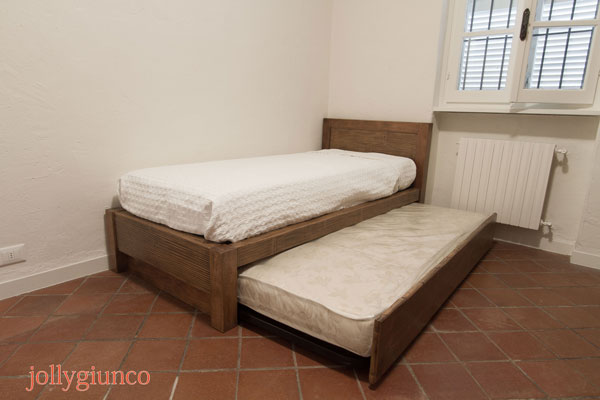 letto singolo con il secondo letto