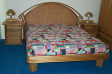 Letto matrimoniale in rattan a 2 piazze colorato cognac