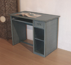 Scrivania in rattan porta computer